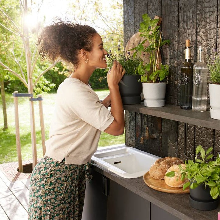 Greenville Round 16cm Living Black | Cornwall Garden Shop | UK