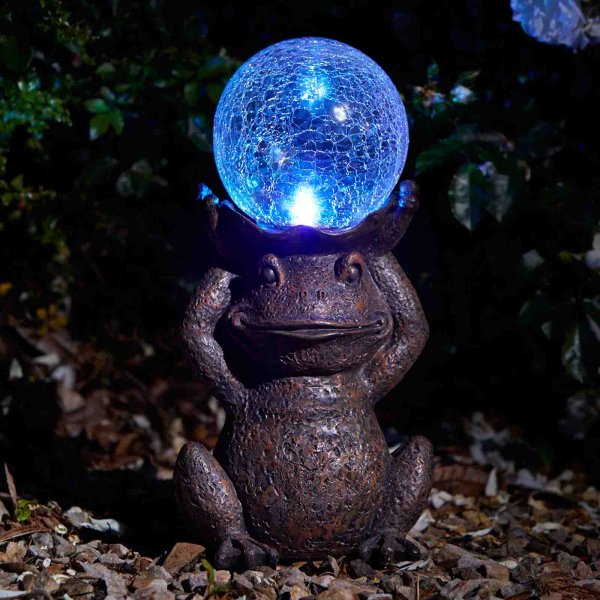Solar Ornament Gazing Frog with Colour Changing Crackle Light