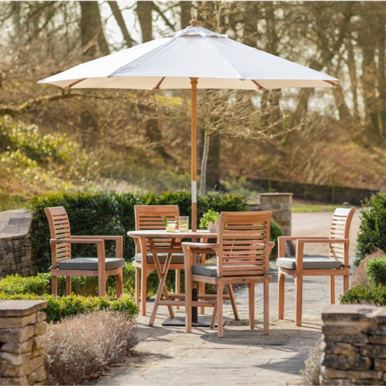 Richmond 110cm 4 Seat Furniture Set With Parasol & Base