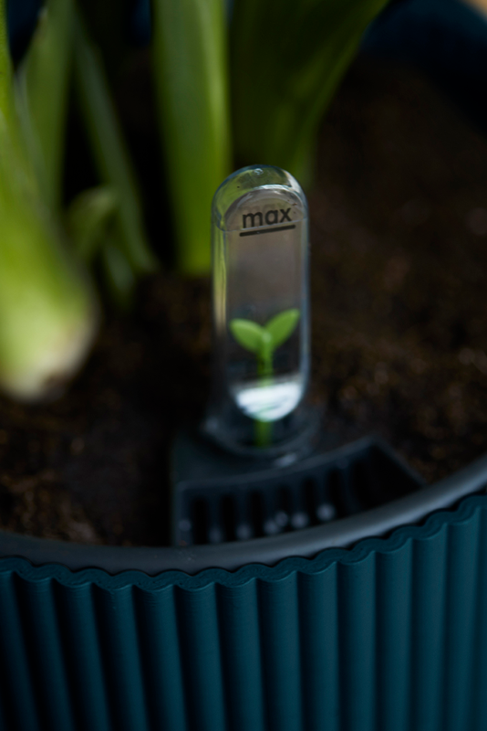 Vibes Fold Round 22cm Deep Blue | Cornwall Garden Shop | UK